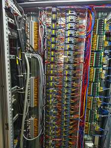 แผงควบคุม PLC อุตสาหกรรม พร้อมระบบ HMI VFD และ SCADA สำหรับระบบอัตโนมัติในอุตสาหกรรมและการเขียนโปรแกรม PLC - Product Image 5