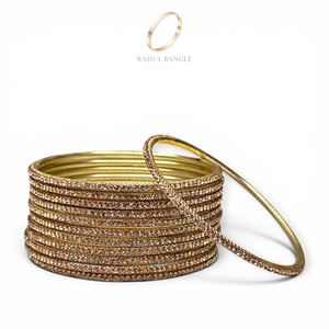 Nuevo Juego de Brazaletes de Acero Inoxidable de Lujo Ligero, Chapados en Oro, con Acabado de Diamantes de Imitación Brillantes para Mujer, Precio al por Mayor - Product Image 2