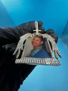 Colgante de Plata 925 con Alas de Ángel VVS Moissanite, Colgante Hip Hop con Incrustaciones de Diamantes, Colgante Circular Personalizado con Foto - Product Image 3