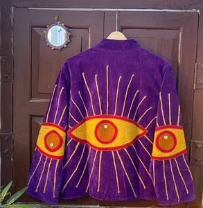 Chaqueta de terciopelo suzani bordada a mano, estilo bohemio, con diseño de ojo turco. - Product Image 4