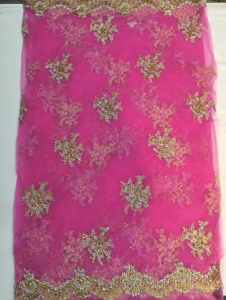 El clásico encanto étnico de la tela de encaje nigeriana auténtica con bordado y pedrería elaborada sobre un patrón floral para prendas de boda. - Product Image 4