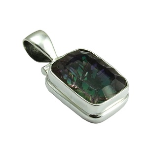 Pendentif Shri Ashapura Jewels Mystic Topaz en argent sterling 925, bijoux bohèmes chrétiens en forme de cœur pour les amoureux - Product Image 1