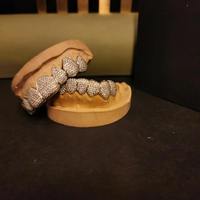 Grillz de luxe plaqué or et argent de qualité export, serti de diamants taille brillant, design personnalisé, unisexe, bijoux certifiés IGI