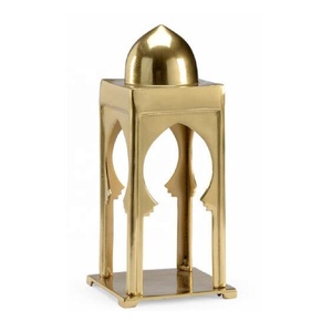 Lanterne en métal doré moderne Bougeoir Salon Noël Fêtes de mariage Décor Lanterne Utilisation intérieure et extérieure - Product Image 1