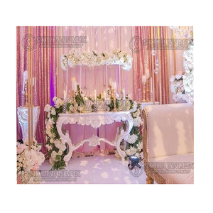 Elegantes Taburetes de Madera para Bodas con Decoraciones Exquisitas para Ocasiones Especiales - Product Image 1