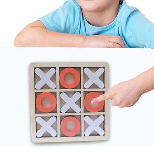 Plateau de jeu Tic Tac Toe en bois avec pièces X et O, design carré minimaliste, jouet fait main - Product Image 6