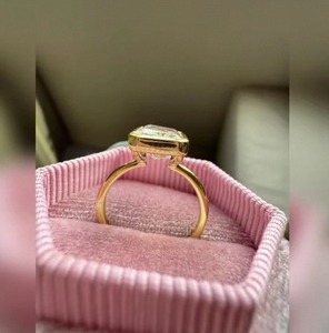 Bague de luxe en diamant de laboratoire taille radiant 5 carats en argent sterling 925 pour femme, idéale pour fiançailles, mariage, anniversaire, ou comme cadeau statement - Product Image 5