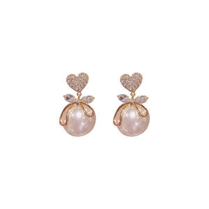 Boucles d'oreilles romantiques en or rose massif 14 carats plaqué or rose avec perles et diamants taille brillant, bijoux unisexes pour mariage, fête ou usage quotidien - Product Image 1
