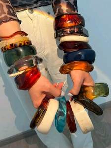Bracelet jonc large et épais en résine acrylique marbrée multicolore, style géométrique, pour femme, tendance, rétro, bijoux de fête, personnalisable - Product Image 6