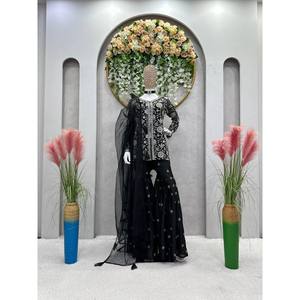 Ensemble haut-bas et Dupatta de taille XL avec fil et séquence pour un look élégant - Product Image 1