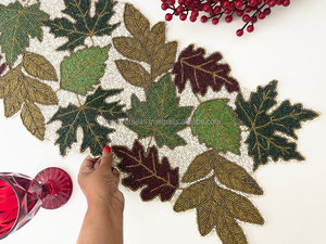 Chemin de table fait main feuille d'érable perle multicolore - Product Image 2