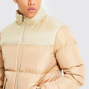 Chaqueta acolchada de invierno de dos tonos beige con diseño color block, corte holgado, para moda urbana, estilo casual y moderno para hombre. - Product Image 2