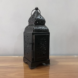Farol Decorativo de Hierro con Acabado Negro y Diseño de Estrellas Recortadas Modelo L690 Diseño Artesanal - Product Image 1