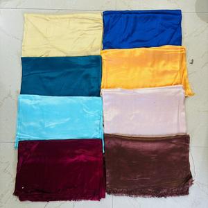 Chales de Noche para Mujer Estampados Personalizados de Alta Calidad - Invierno 70X180cm United Exports a Precios Razonables y la Mejor Calidad - Product Image 4