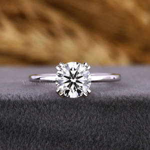 Anillo de diamante cultivado de laboratorio redondo en oro blanco Ajuste de punta de doble Garra Para compromiso Anillo de aniversario Regalo de promesa para ella - Product Image 1