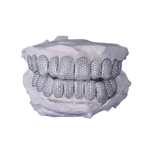 Fábrica personalizada S925 Starling Silver Grillz dientes Iced out VVS Moissanite Diamond Hip Hop Grillz para dientes - Product Image 2