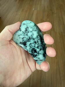Outil Gua Sha en Jade Naturel Poli en Forme de Cœur pour Massage Facial, Pierre de Sculpture du Visage, Accessoire de Soin et de Bien-être pour la Beauté - Product Image 6