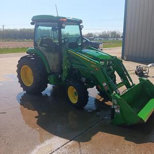 Tracteur agricole John Deere 90 CV diesel 4x4 avec chargeur et godet, prise de force 540, 2 télécommandes arrière, 3 neufs et d'occasion - Product Image 2