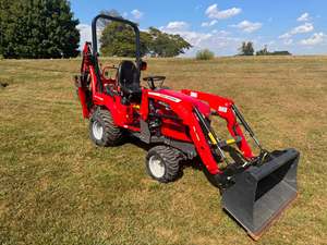 Tractor Agrícola Compacto Massey Ferguson GC1723EB en Venta con Operación Conveniente para Jardinería y Cuidado de Terrenos Residenciales - Product Image 3