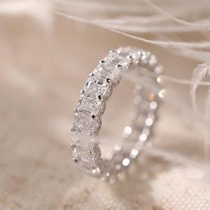 แหวนเพชรทรงเหลี่ยมมรกต 4x3 มม. เพชรเลี้ยงในห้องปฏิบัติการ ทองคำขาว 18K แท้ ดีไซน์หรูหรา แหวนแต่งงานแบบเต็มวง ประดับเพชรแบบ Step-Cut แหวนพรีเมียม ลดราคาพิเศษ - Product Image 3