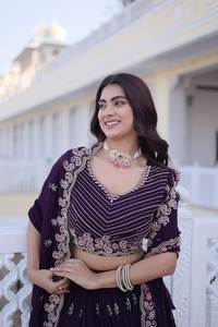 Lehenga Choli Moderno con Bordado Intenso para Mujeres Adultas, Tela Fox Georgette, Ropa de Fiesta, Alta Demanda, Poliéster y Seda, Estilo Indio-Pakistaní - Product Image 2