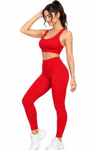 Ensemble de yoga pour femme : Short cycliste taille haute et brassière de sport froncée, idéal pour le Pilates, la gym, le fitness et l'entraînement. Vêtements de sport personnalisables avec logo, respirants et extensibles. - Product Image 4