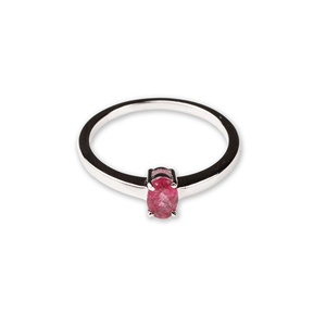Anillo Solitario de Plata de Ley 925 con Rubí Ovalado Natural de 4 Puntas, Joyería Fina, Memoria Jewels, Venta al Por Mayor - Product Image 1