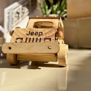 Coche de Juguete Jeep Woodland Cruiser Hecho a Mano en Madera, Vehículo Todoterreno de Madera para Niños, Regalo Educativo - Product Image 2