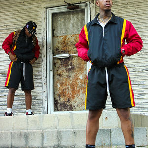 Ensemble de survêtement pour homme avec blocs de couleur noir, rouge, jaune, manches longues, short à cordon de serrage, respirant, style hip-hop, pour le printemps - Product Image 1