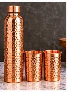 Bouteille d'eau en cuivre imprimée artisanale avec deux tasses, motif lotus oriental, ensemble de vaisselle portable pour les voyages - Product Image 3