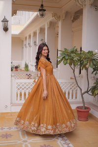 Vestido Anarkali Amarillo Bordado con Dupatta para Mujer, Diseño de Diseñador, Ropa Étnica para Fiestas, Colección India para Bodas y Celebraciones - Product Image 4