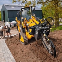 Chargeuse-pelleteuse JCB 1CXT robuste, conçue pour les travaux d'excavation, de terrassement et les performances sur chantier difficiles, avec une fiabilité élevée.