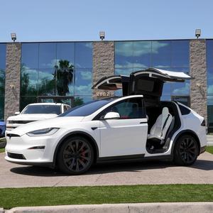 Véhicule utilitaire électrique 2022 à trois moteurs - Product Image 3