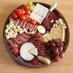 Plateau de service en bois d'acacia rond durable avec bord idéal pour une utilisation quotidienne dans les cuisines, les restaurants, les cafés ou les présentoirs d'événements de restauration - Product Image 2