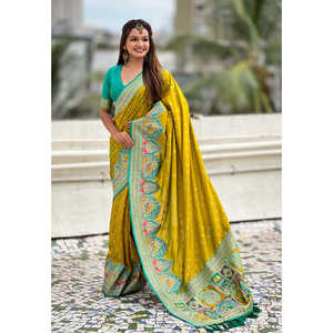 Sari de Seda Darbari Verde Mehendi con Tejido Zari, Conjunto Elegante para Mujer - Product Image 3