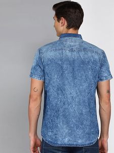 Camisa de Mezclilla para Hombre, Manga Corta, Cuello con Botones, Color Sólido, Estilo Casual, Lavado, Corte Regular, Estilo Veraniego - Product Image 2