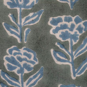 Tela Estampada a Mano con Flores Azules Salvia, Motivo Floral Azul Suave sobre Verde Polvoriento - Product Image 4