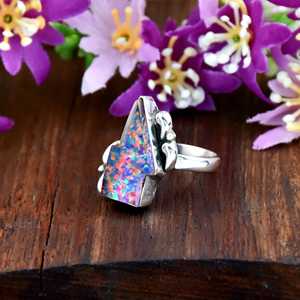 Bague élégante en opale rose en forme de foudre, en argent sterling 925, bijou statement, pierre de naissance d'octobre, cadeau pour elle - Product Image 1