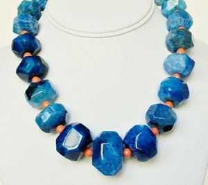 Collier en résine lucite de qualité supérieure, collier indien pour femmes, bijoux faits à la main pour filles en provenance d'Inde - Product Image 1