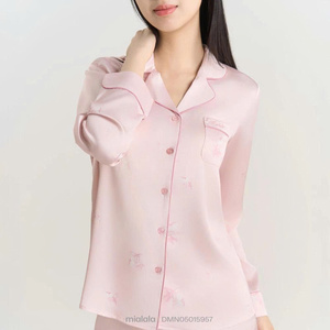 Conjuntos de ropa de estar para mujer personalizados - OEM Clásico / Pijamas / Ropa de descanso con etiqueta entallada / Cuello vuelto de satén regular - Product Image 3