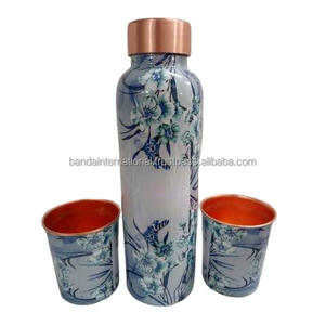 Botella de cobre con etiqueta y acabado pulido, hecha a mano en India, con beneficios para la salud, botella de agua potable de cobre puro. - Product Image 1