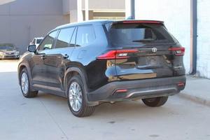 Toyota Grand Highlander Platinum 4dr SUV AWD 2024 Usado en Excelentes Condiciones - Product Image 3
