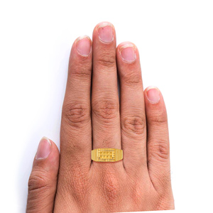 Bague Chevalière Rectangulaire en Or Jaune avec Motif Géométrique en Diamants en Relief, Bordure Grille Décorative, Bijou de Luxe Audacieux et Raffiné - Product Image 2