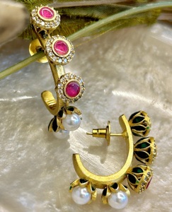 Pendientes de Latón Chapado en Oro con Moissanita y Resina Epoxi de la Mejor Calidad para Mujeres y Niñas, Colección para Fiestas y Eventos Nocturnos - Product Image 1