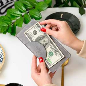 Tarjetero de Cuero Genuino Hecho a Mano de Lujo, Resistente al Agua, con Logotipo Personalizado para Restaurantes y Hoteles - Product Image 3