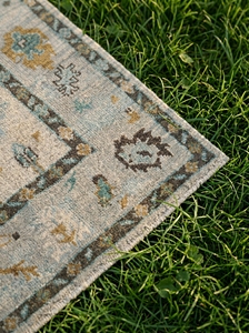Alfombra de Lana/Algodón Hecha a Mano con Nudos, Estilo Oushak Moderno, Geométrica, para Interiores de Lujo y Uso en Picnic |   Alfombra de inspiración turca - Product Image 1