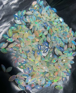 พลอยโอปอลขาวธรรมชาติทรงคาโบชอง Trimurti Gems |   เรนโบว์ไฟร์ มาร์ควิส และรูปทรงผสมผสาน |   พลอยหลวมขนาด 10-20 มม. สำหรับทำเครื่องประดับ - Product Image 4