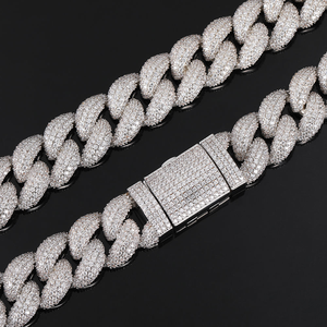 Chaînes cubaines en or et en argent, avec des maillons épais entrelacés, incrustés de pierres scintillantes, fermoir rectangulaire, luxe. - Product Image 3