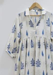 Robe tunique midi pour femme 100% coton, col en V, manches bouffantes, silhouette en A, respirante, écologique, tie-dye dessiné à la main - Product Image 2