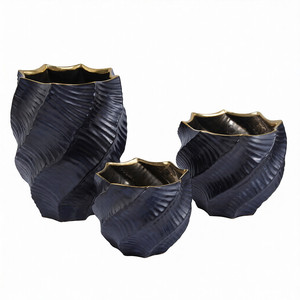 Juego de 3 Jarrones de Hierro para Flores, Estilo Costero, Lujosos, Hechos a Mano, de Aluminio, Forma Geométrica, Textura Negra, Precio Económico - Product Image 1